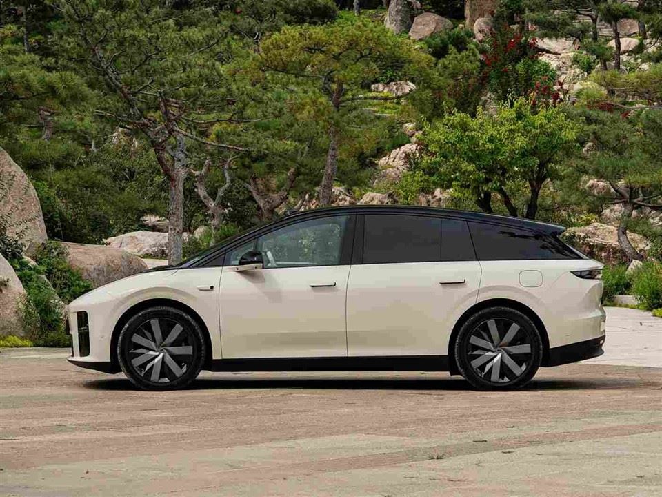 Li Auto I6 All-Wheel-Drive Standard Trim Electric Family SUV suppliers